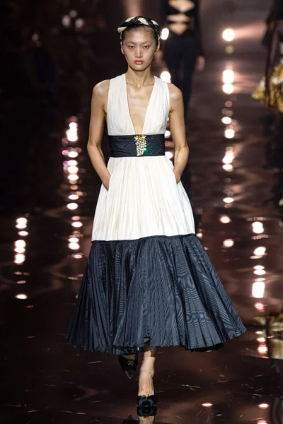 Look 10